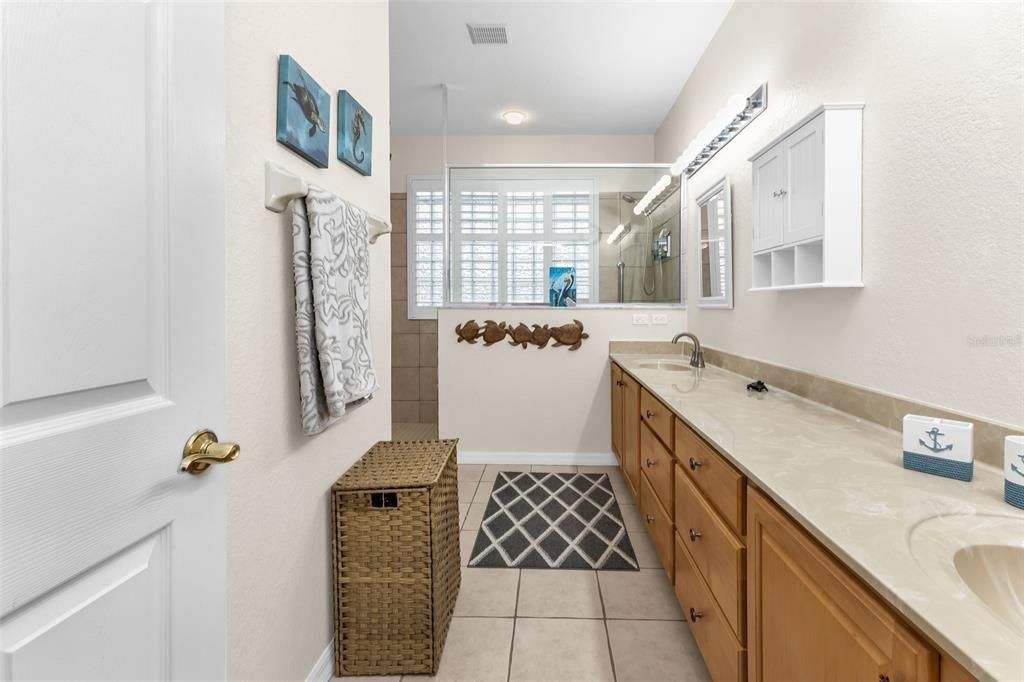 For Sale: $335,000 (3 beds, 2 baths, 1574 Square Feet)