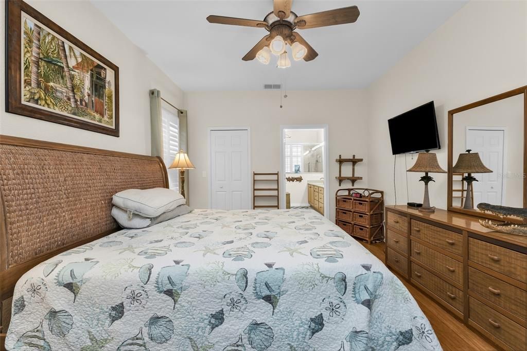 For Sale: $335,000 (3 beds, 2 baths, 1574 Square Feet)
