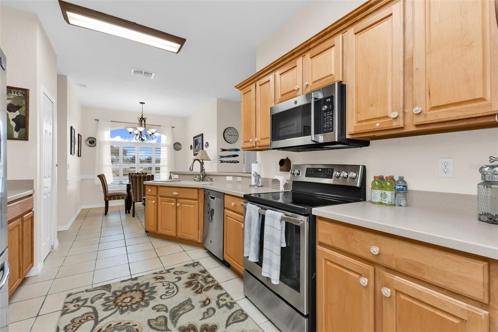 For Sale: $335,000 (3 beds, 2 baths, 1574 Square Feet)