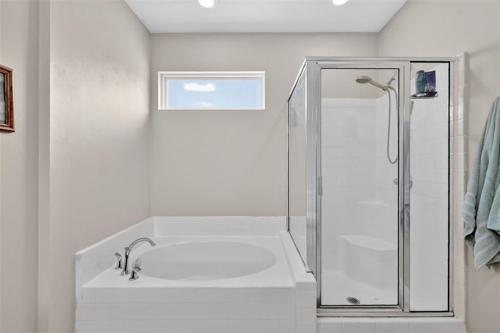 For Sale: $299,500 (3 beds, 2 baths, 1641 Square Feet)