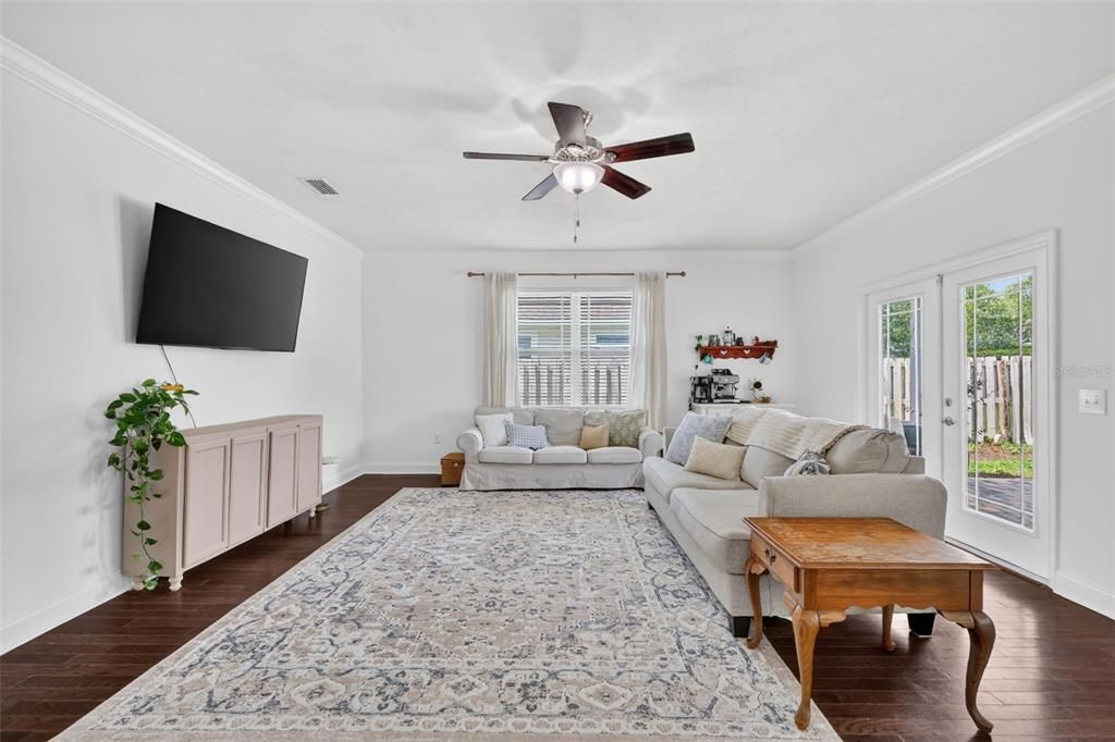 For Sale: $299,500 (3 beds, 2 baths, 1641 Square Feet)