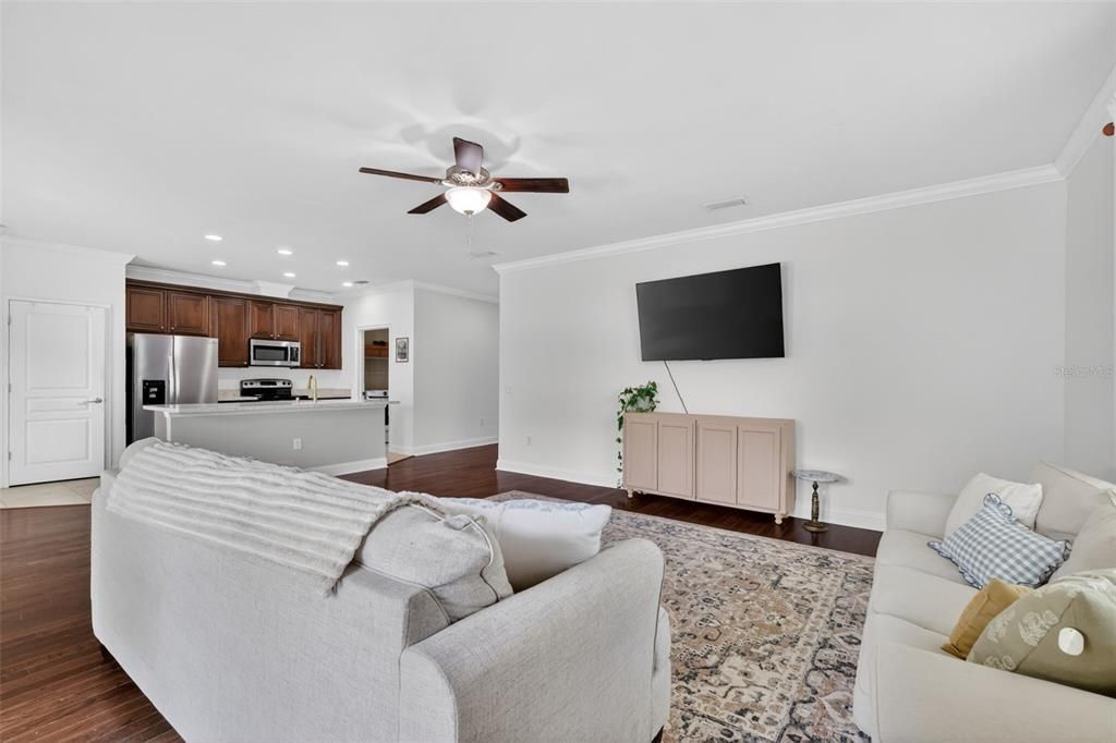 For Sale: $299,500 (3 beds, 2 baths, 1641 Square Feet)