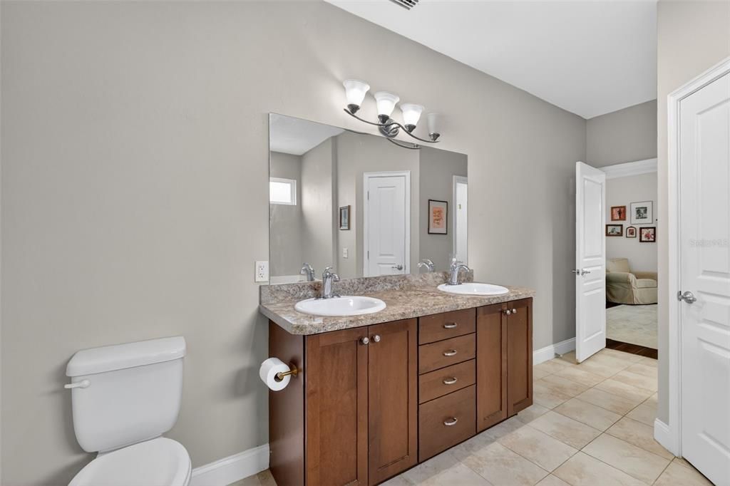 For Sale: $299,500 (3 beds, 2 baths, 1641 Square Feet)