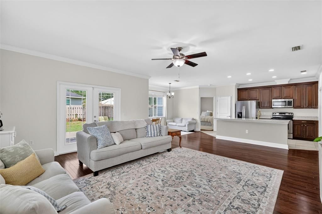 For Sale: $299,500 (3 beds, 2 baths, 1641 Square Feet)