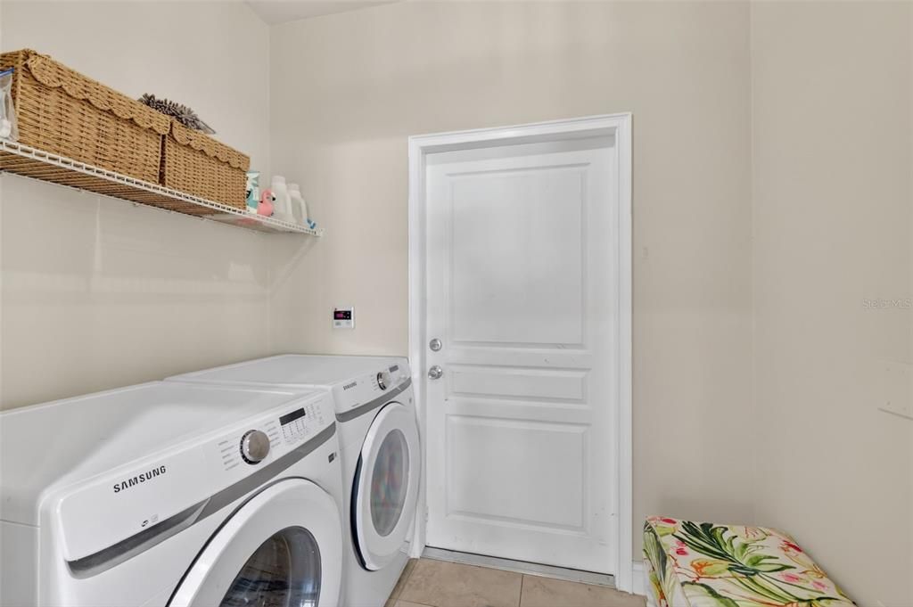 For Sale: $299,500 (3 beds, 2 baths, 1641 Square Feet)