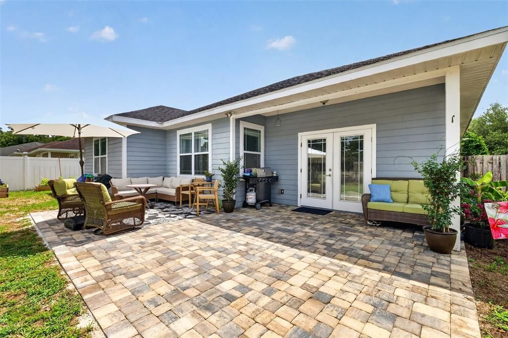 For Sale: $299,500 (3 beds, 2 baths, 1641 Square Feet)