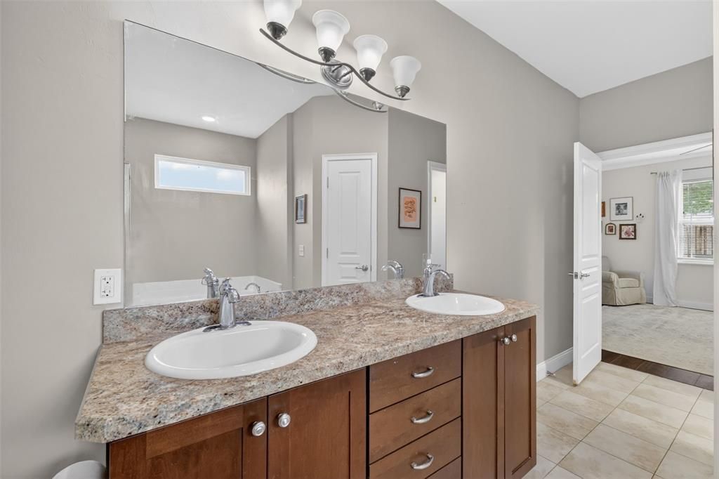 For Sale: $299,500 (3 beds, 2 baths, 1641 Square Feet)