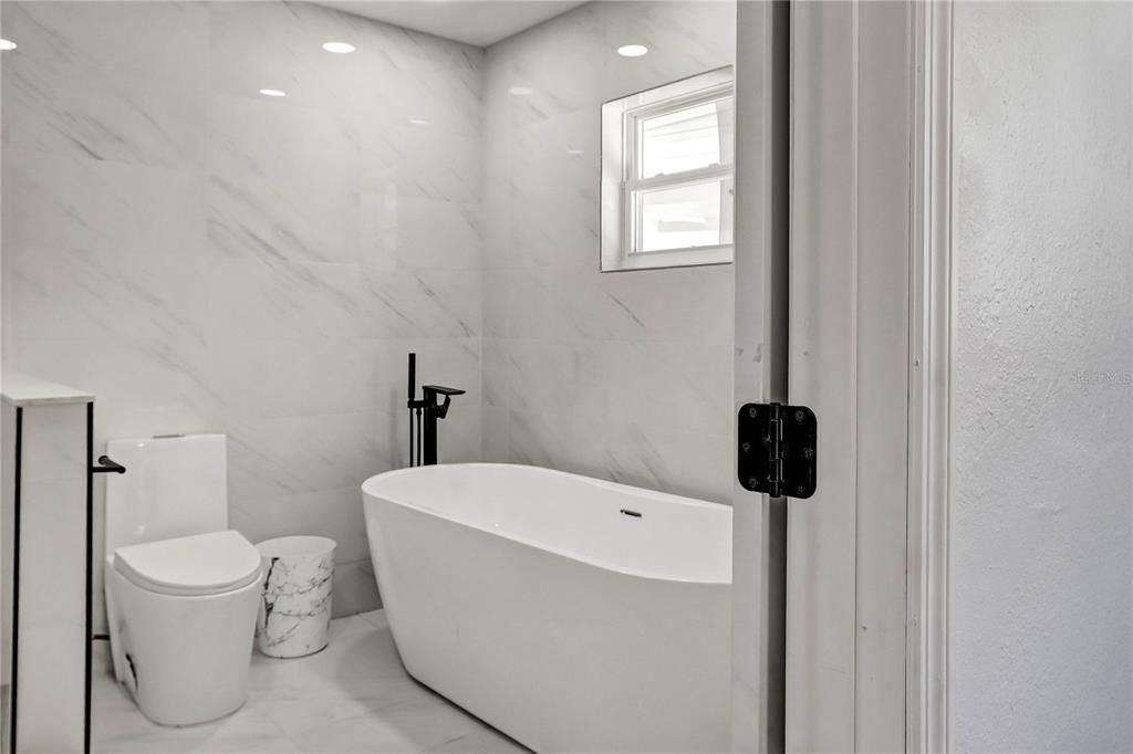 For Sale: $589,000 (5 beds, 3 baths, 2361 Square Feet)