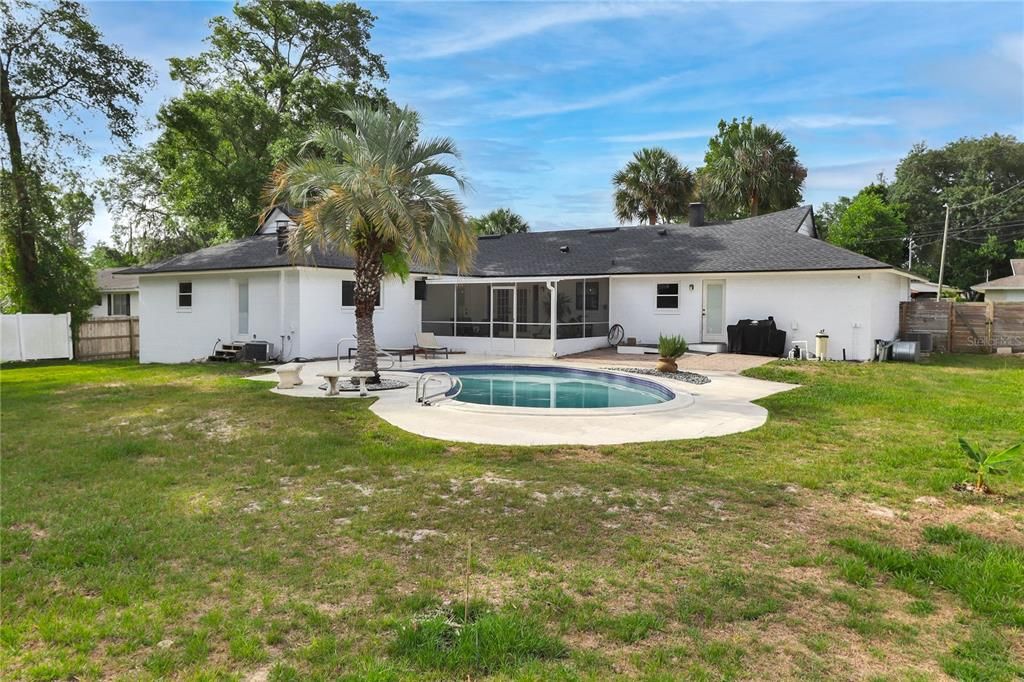 For Sale: $589,000 (5 beds, 3 baths, 2361 Square Feet)