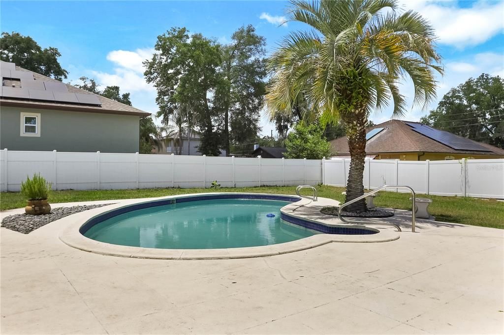 For Sale: $589,000 (5 beds, 3 baths, 2361 Square Feet)
