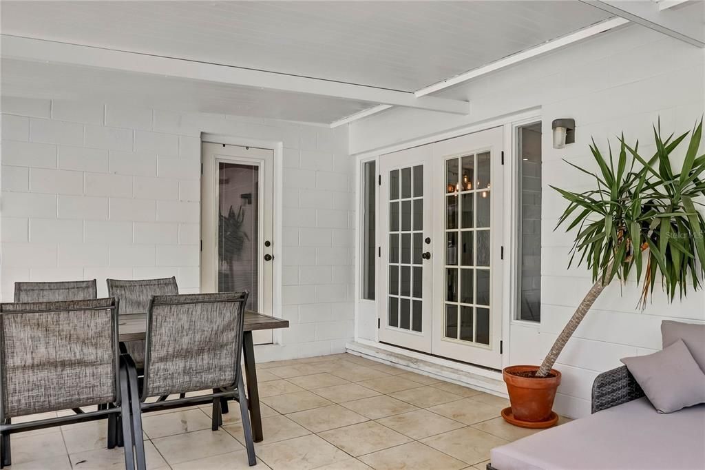 For Sale: $589,000 (5 beds, 3 baths, 2361 Square Feet)