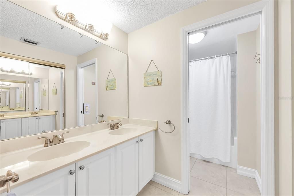 For Rent: $2,200 (2 beds, 2 baths, 1232 Square Feet)