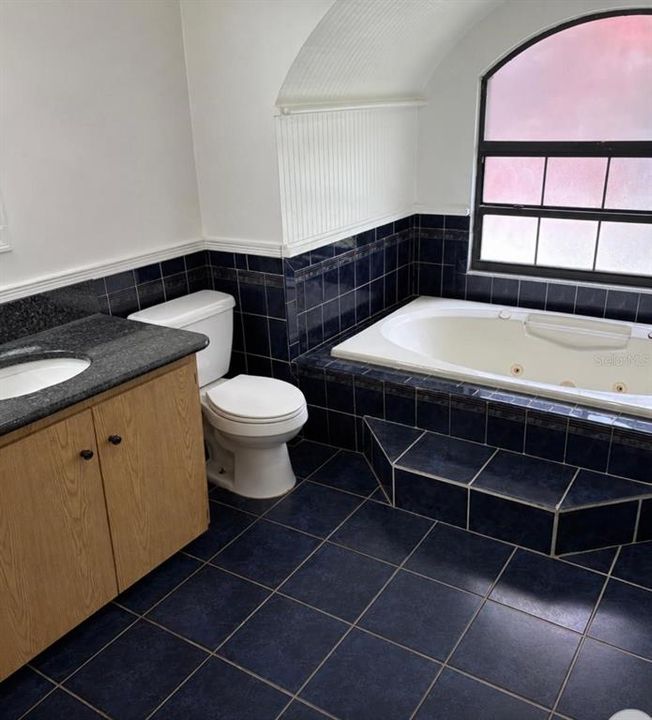 For Sale: $475,000 (4 beds, 2 baths, 2201 Square Feet)