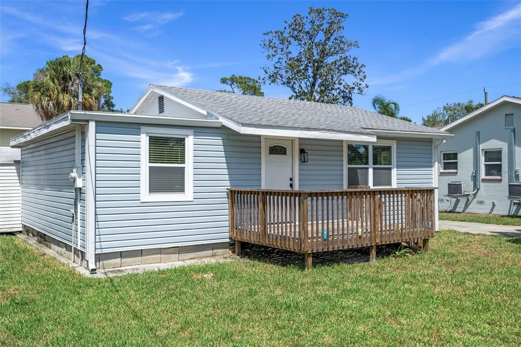 For Rent: $1,550 (2 beds, 1 baths, 816 Square Feet)