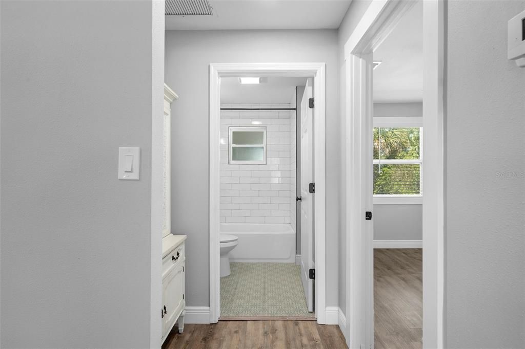 For Rent: $1,550 (2 beds, 1 baths, 816 Square Feet)