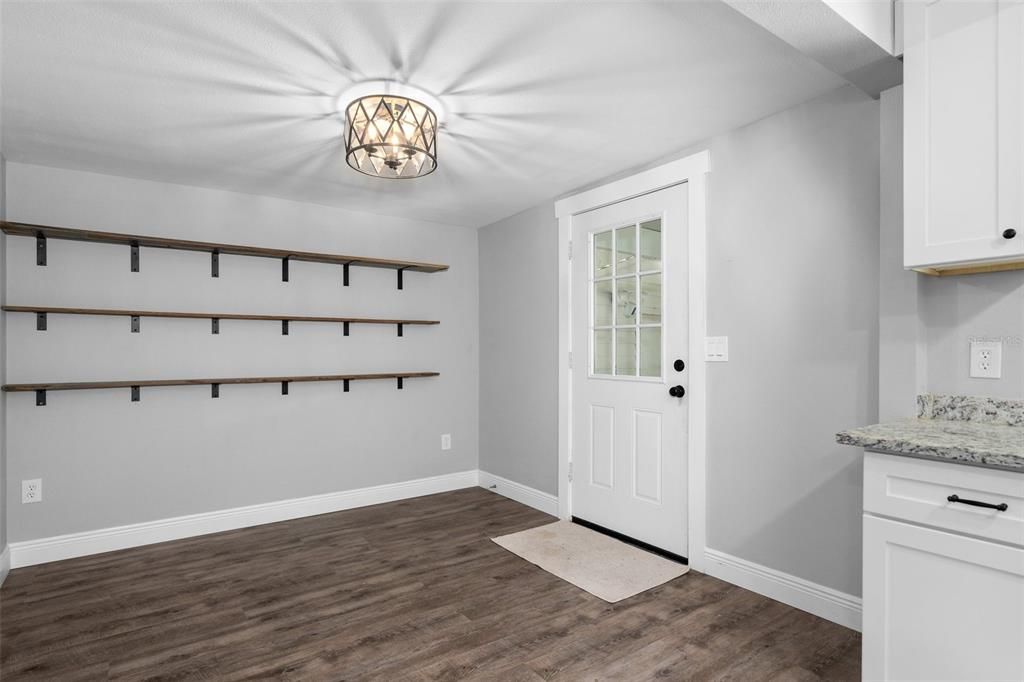 For Rent: $1,550 (2 beds, 1 baths, 816 Square Feet)