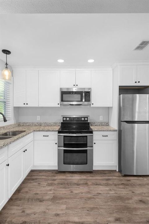 For Rent: $1,550 (2 beds, 1 baths, 816 Square Feet)