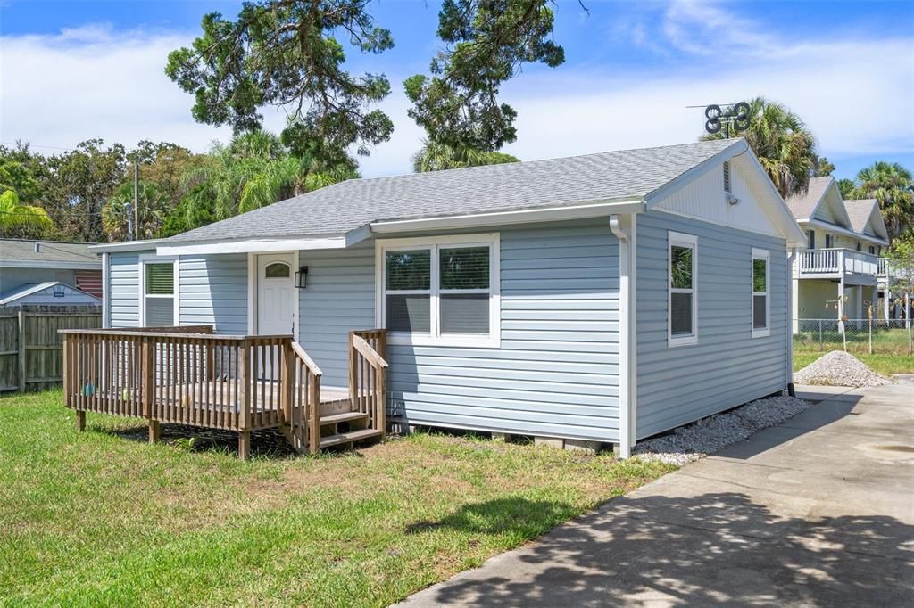 For Rent: $1,550 (2 beds, 1 baths, 816 Square Feet)