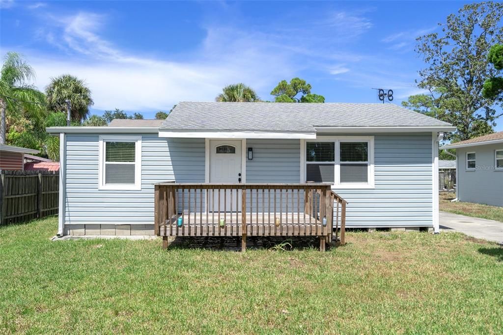 For Rent: $1,550 (2 beds, 1 baths, 816 Square Feet)