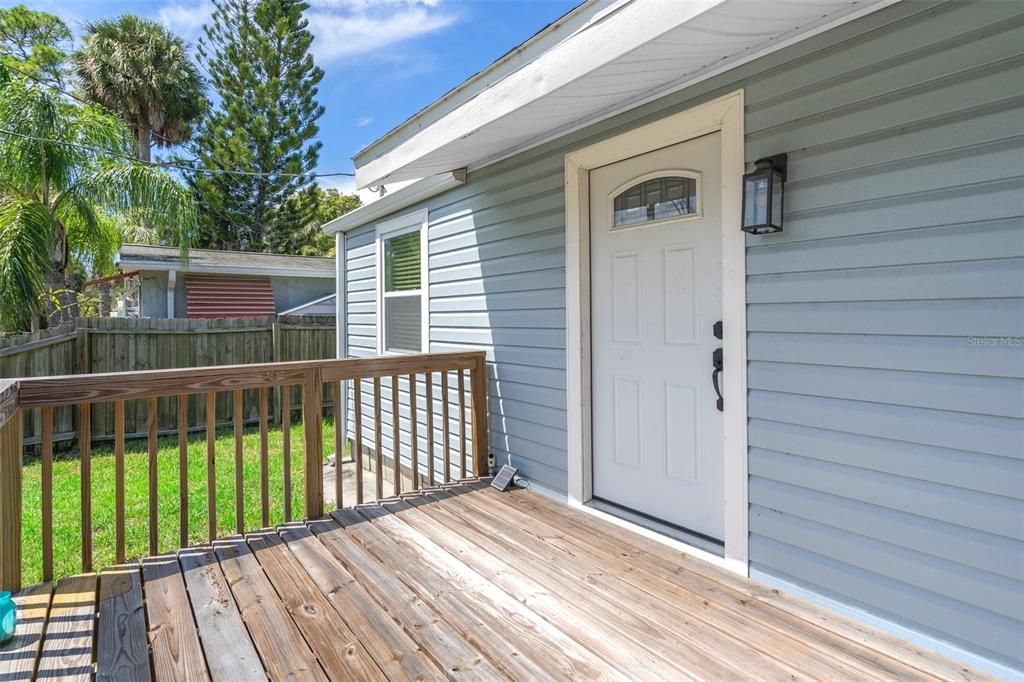 For Rent: $1,550 (2 beds, 1 baths, 816 Square Feet)