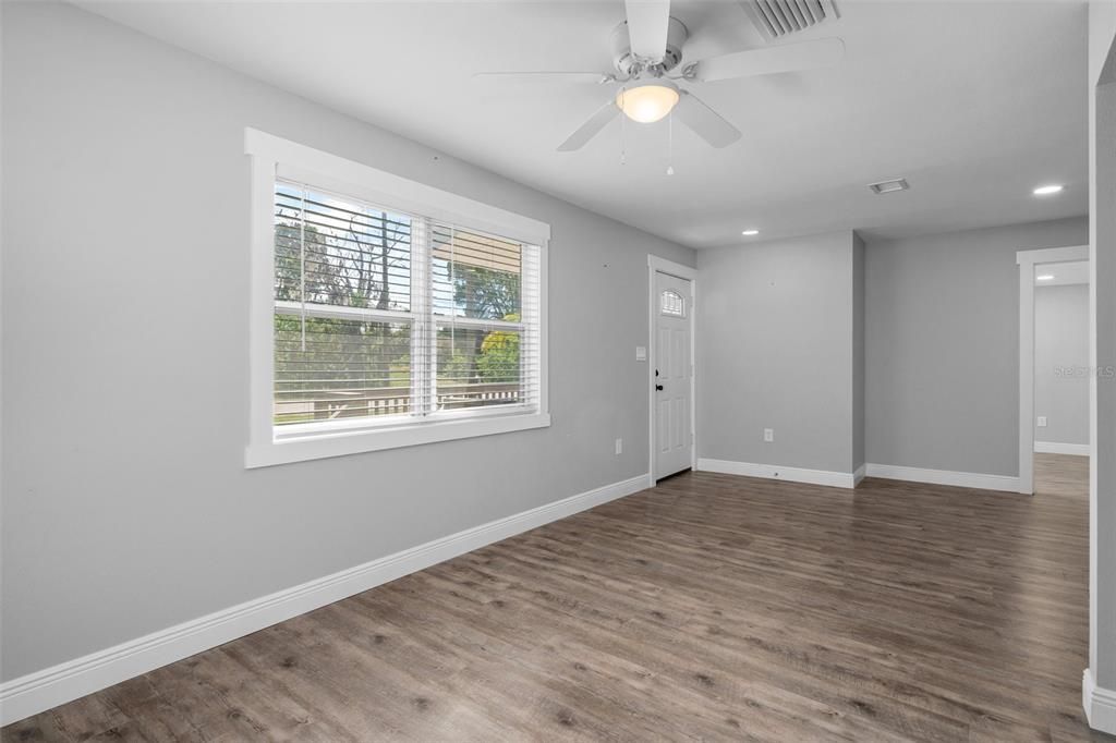 For Rent: $1,550 (2 beds, 1 baths, 816 Square Feet)