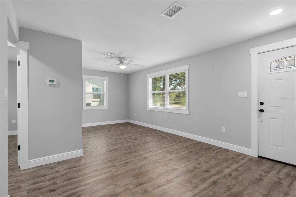 For Rent: $1,550 (2 beds, 1 baths, 816 Square Feet)
