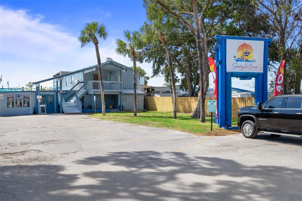 For Rent: $1,550 (2 beds, 1 baths, 816 Square Feet)