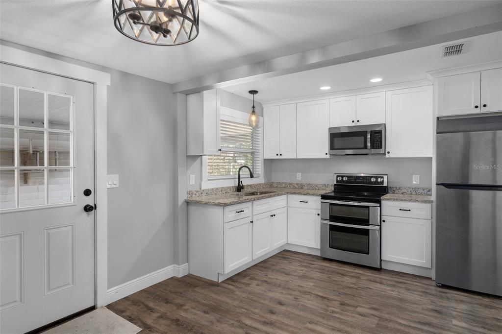 For Rent: $1,550 (2 beds, 1 baths, 816 Square Feet)