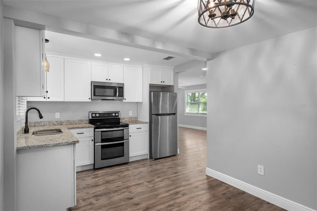 For Rent: $1,550 (2 beds, 1 baths, 816 Square Feet)