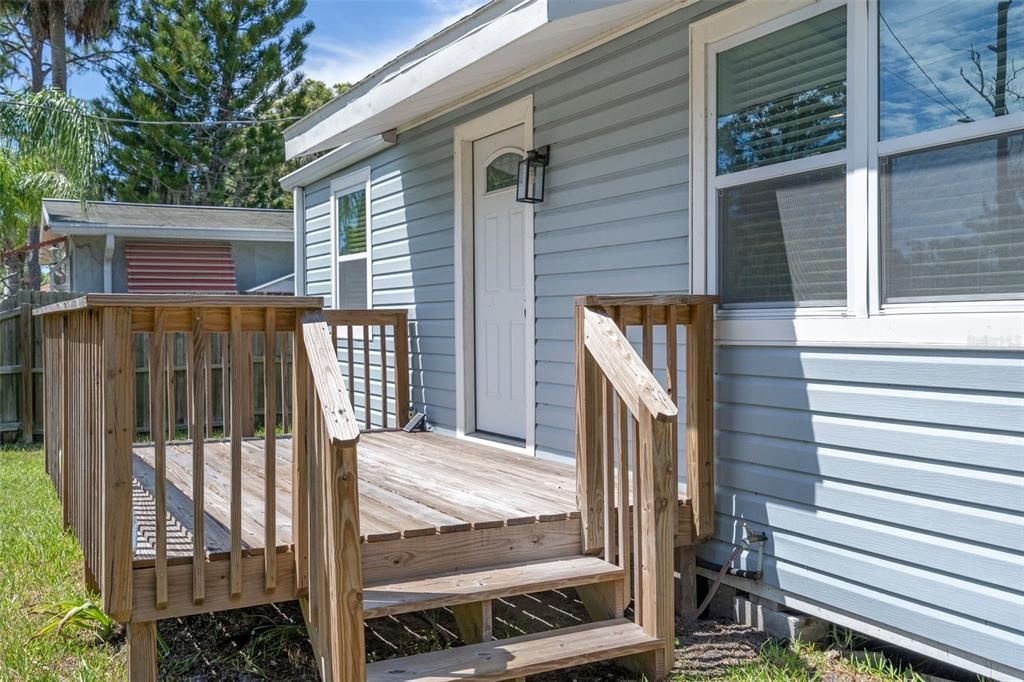 For Rent: $1,550 (2 beds, 1 baths, 816 Square Feet)