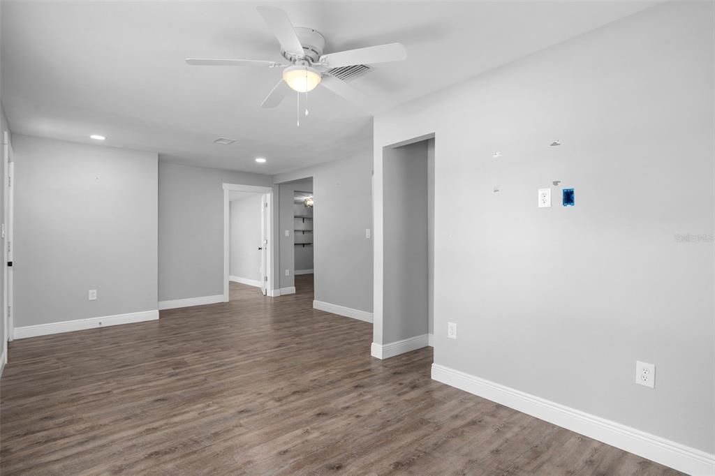 For Rent: $1,550 (2 beds, 1 baths, 816 Square Feet)