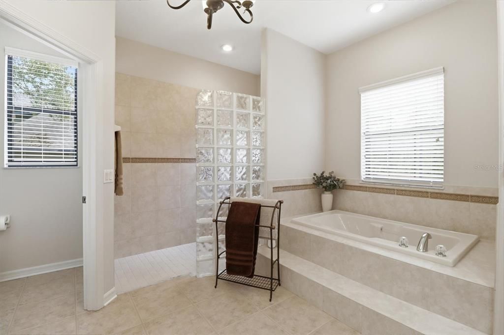 For Sale: $439,000 (3 beds, 2 baths, 2164 Square Feet)