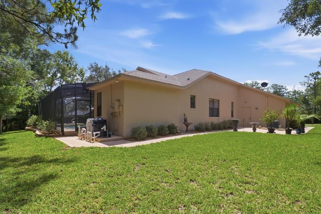 For Sale: $439,000 (3 beds, 2 baths, 2164 Square Feet)