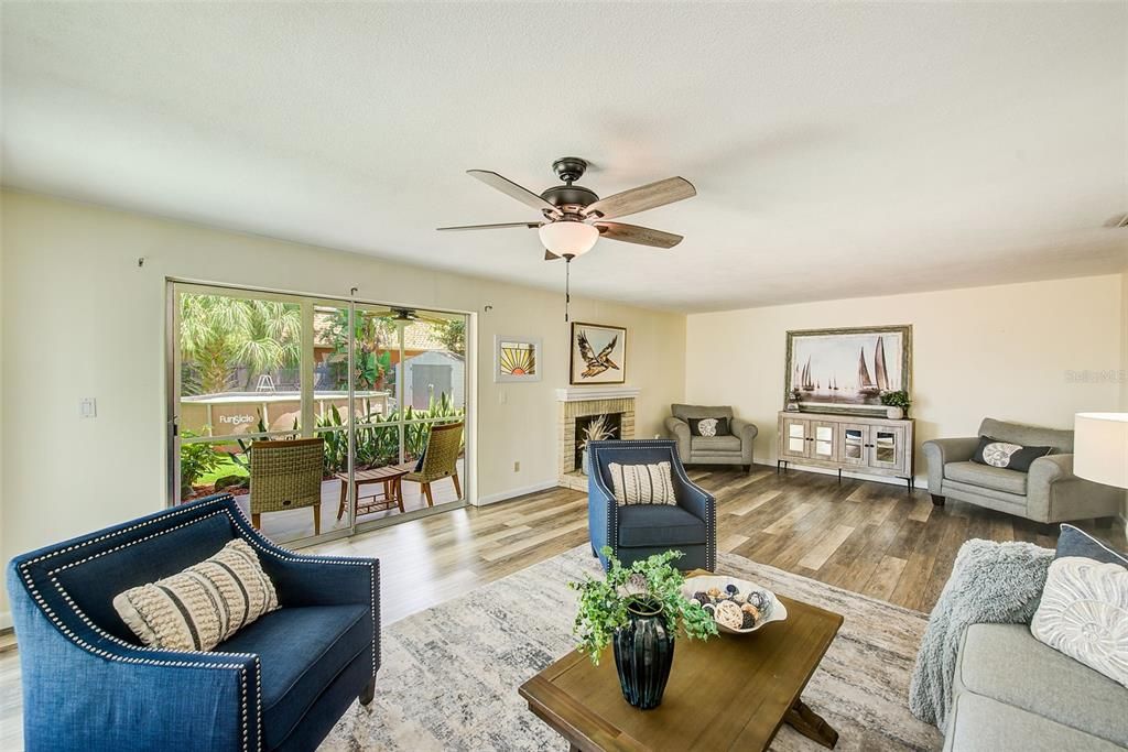 For Sale: $399,000 (2 beds, 1 baths, 1421 Square Feet)