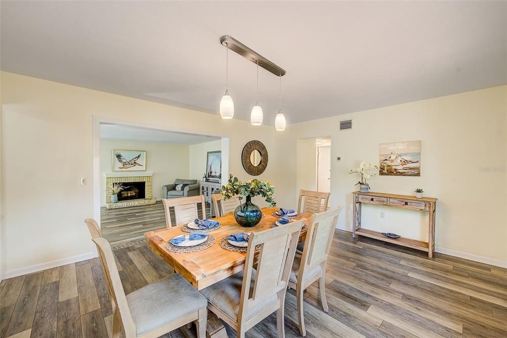 For Sale: $399,000 (2 beds, 1 baths, 1421 Square Feet)