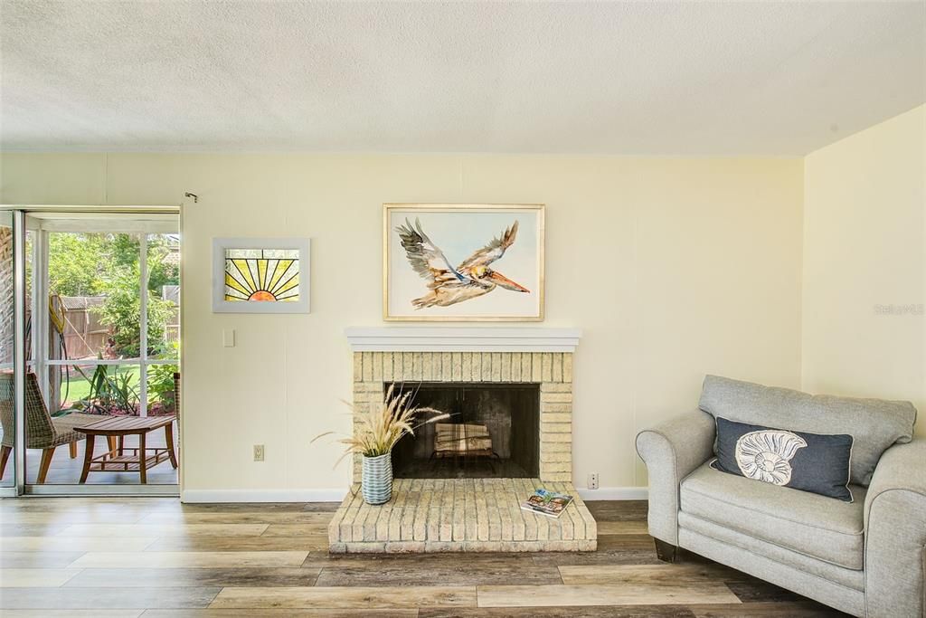 For Sale: $399,000 (2 beds, 1 baths, 1421 Square Feet)