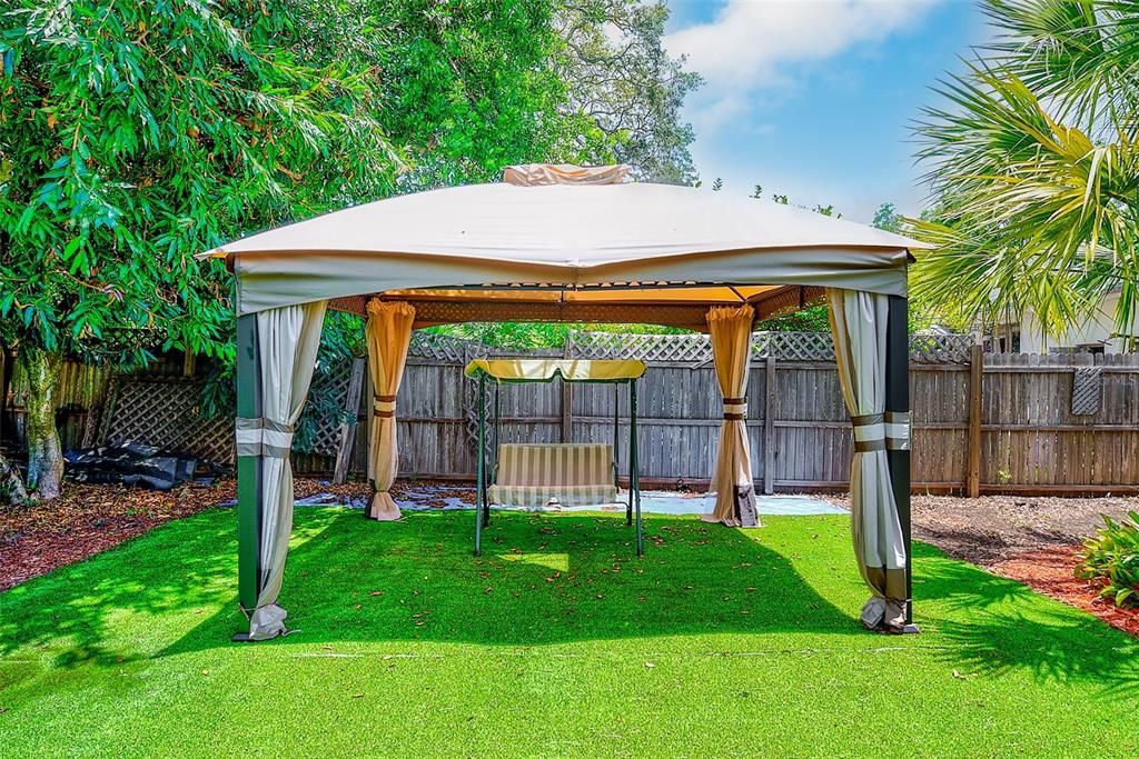 For Sale: $399,000 (2 beds, 1 baths, 1421 Square Feet)