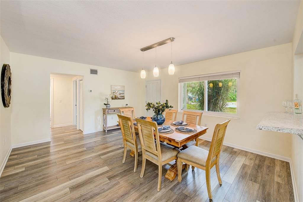 For Sale: $399,000 (2 beds, 1 baths, 1421 Square Feet)