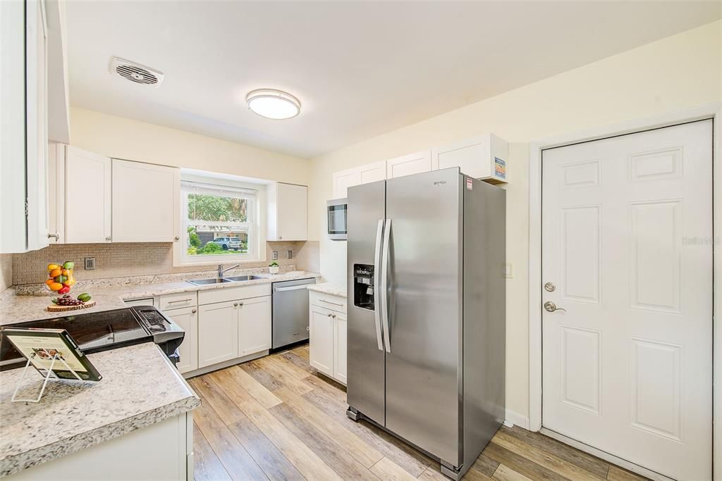 For Sale: $399,000 (2 beds, 1 baths, 1421 Square Feet)