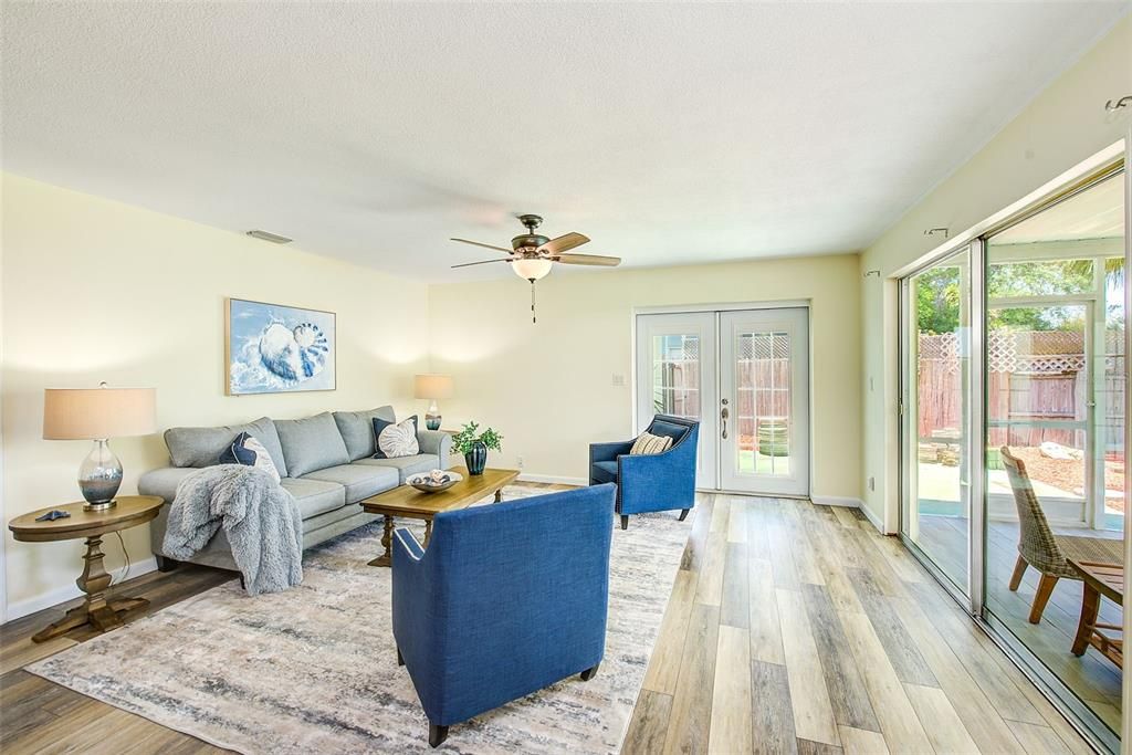 For Sale: $399,000 (2 beds, 1 baths, 1421 Square Feet)