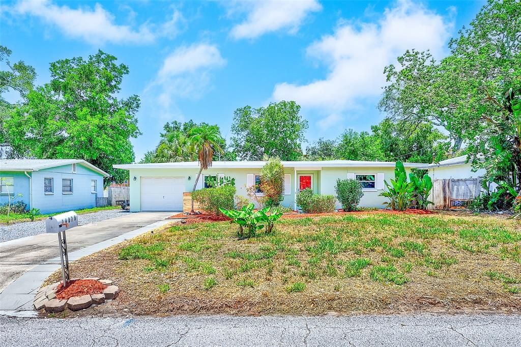 For Sale: $399,000 (2 beds, 1 baths, 1421 Square Feet)