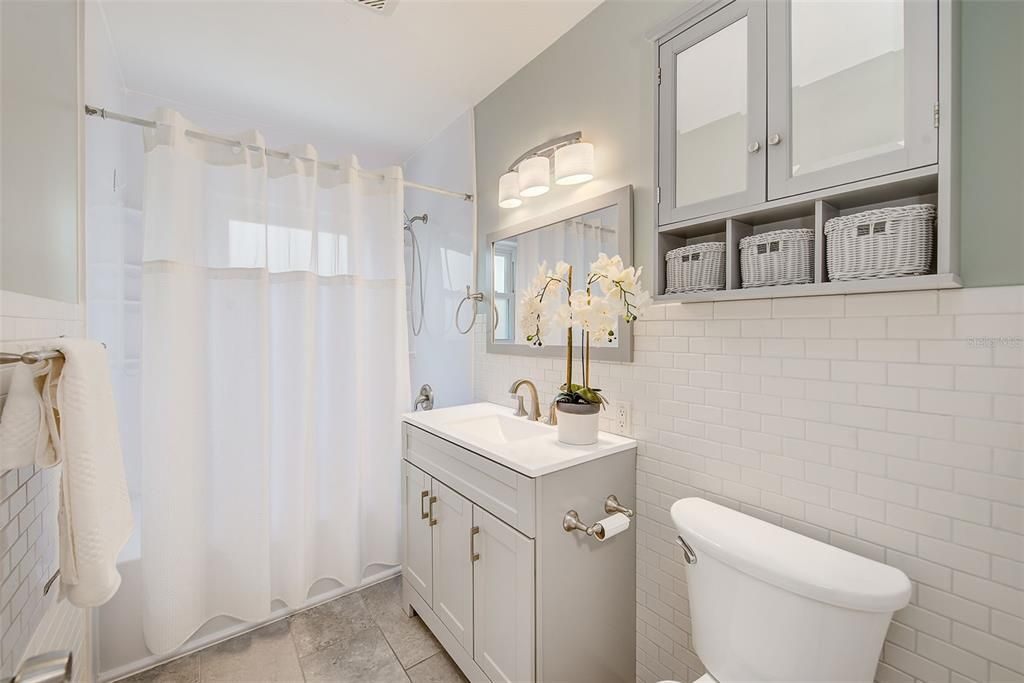 For Sale: $399,000 (2 beds, 1 baths, 1421 Square Feet)