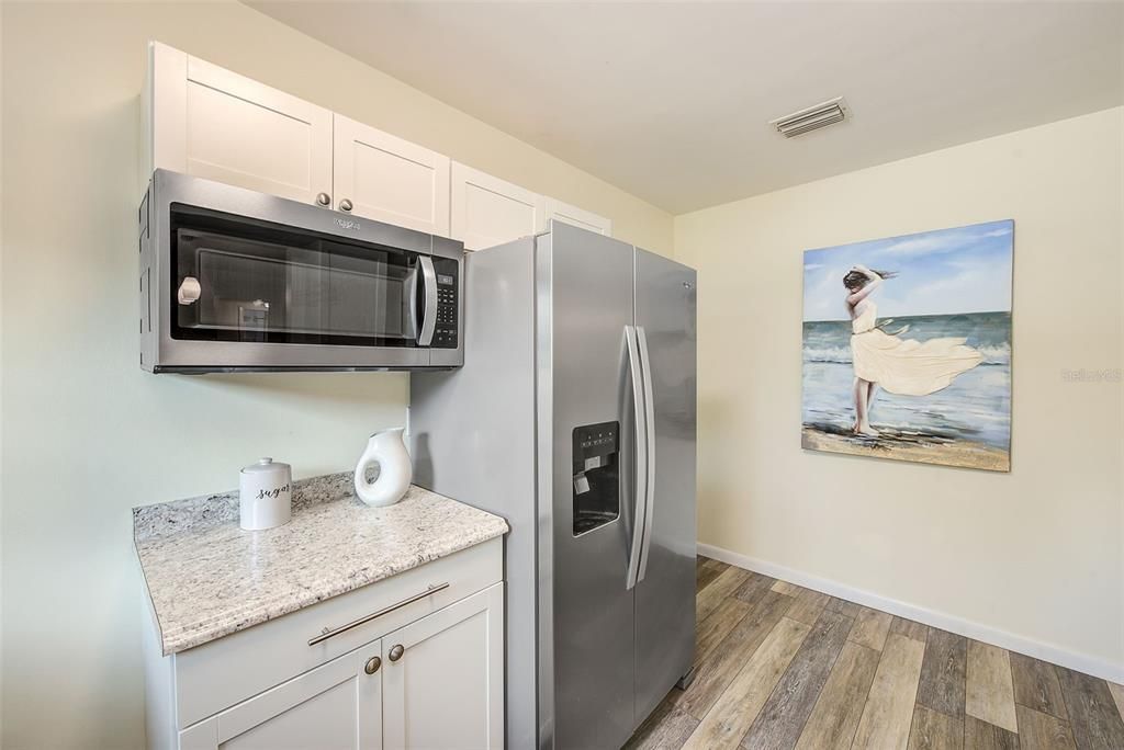 For Sale: $399,000 (2 beds, 1 baths, 1421 Square Feet)