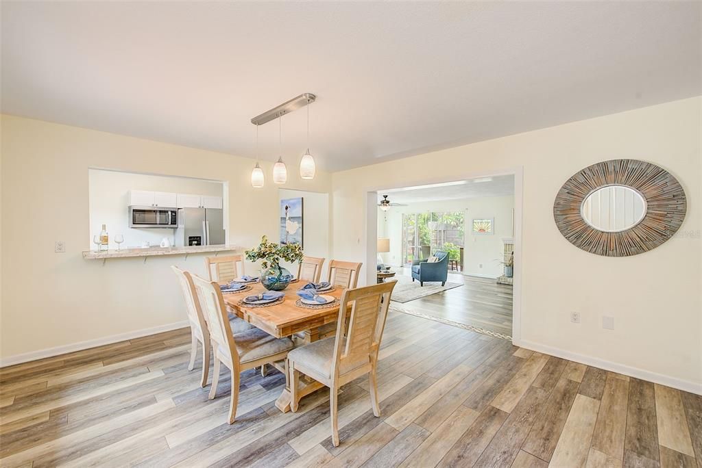 For Sale: $399,000 (2 beds, 1 baths, 1421 Square Feet)
