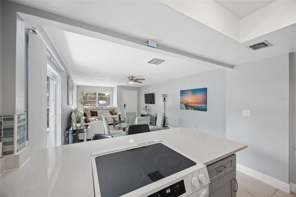 В аренду: $3,977 (3 спален, 2 ванн, 1113 Квадратных фут)