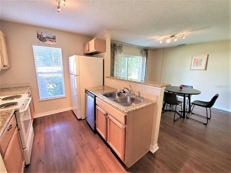 For Sale: $289,900 (3 beds, 2 baths, 1670 Square Feet)