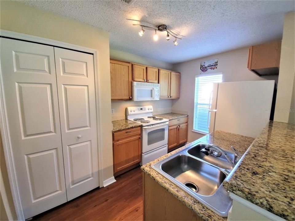 For Sale: $289,900 (3 beds, 2 baths, 1670 Square Feet)