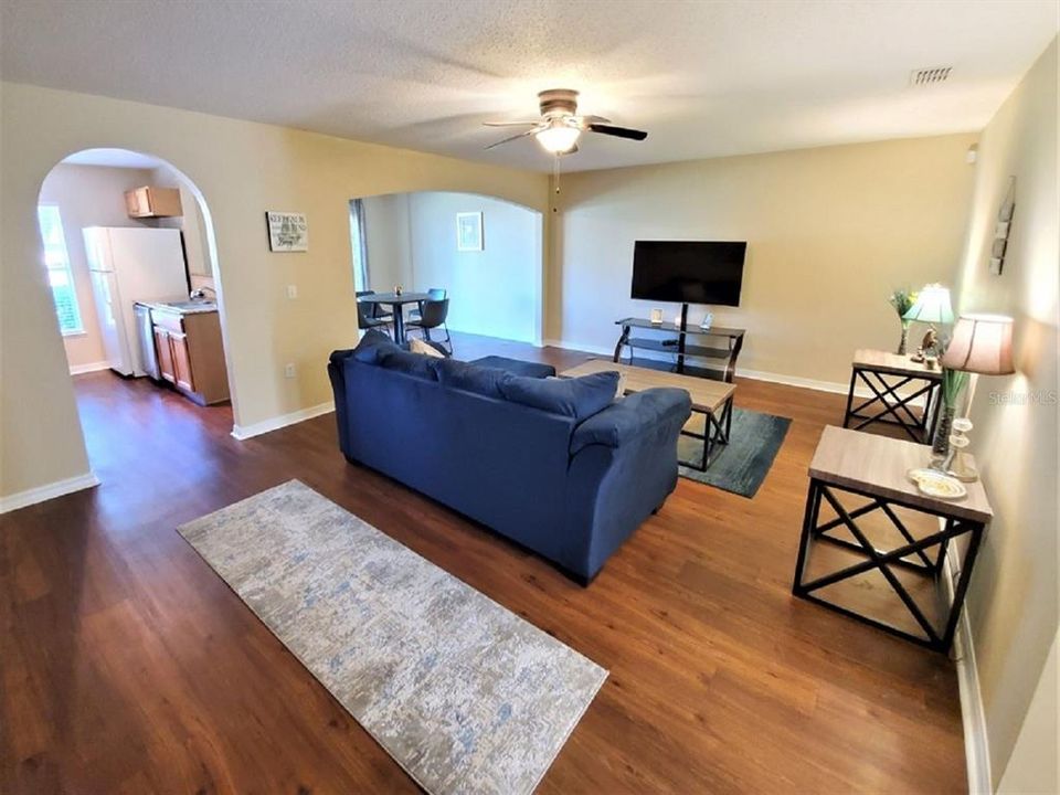 For Sale: $289,900 (3 beds, 2 baths, 1670 Square Feet)