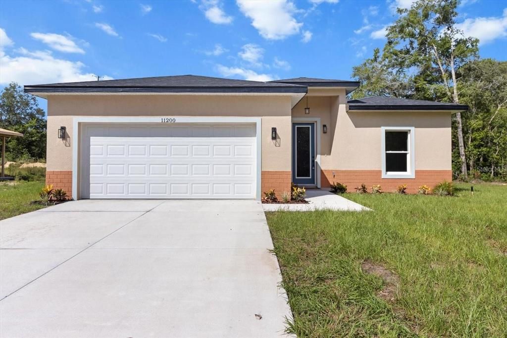 Active With Contract: $1,800 (3 beds, 2 baths, 1411 Square Feet)