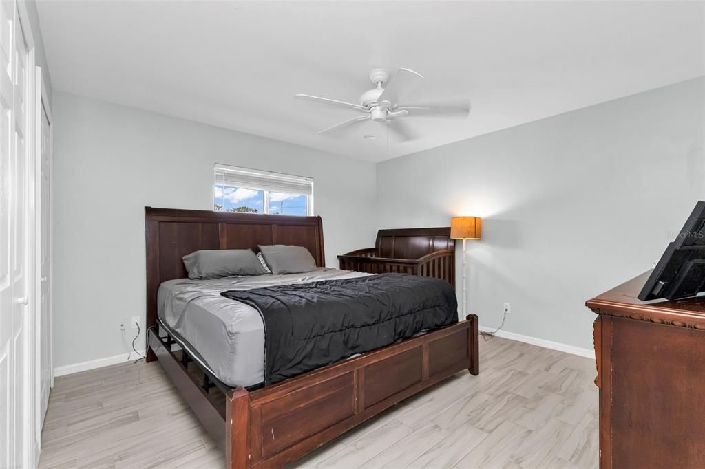 For Sale: $382,500 (6 beds, 0 baths, 2330 Square Feet)